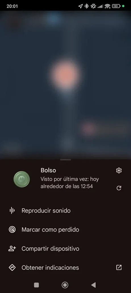 Comparativa de la frecuencia de actualización del localizador Android Moto Tag, mostrando su última ubicación a las 12:54 en la red Encontrar mi dispositivo, más reciente que la de sus competidores.