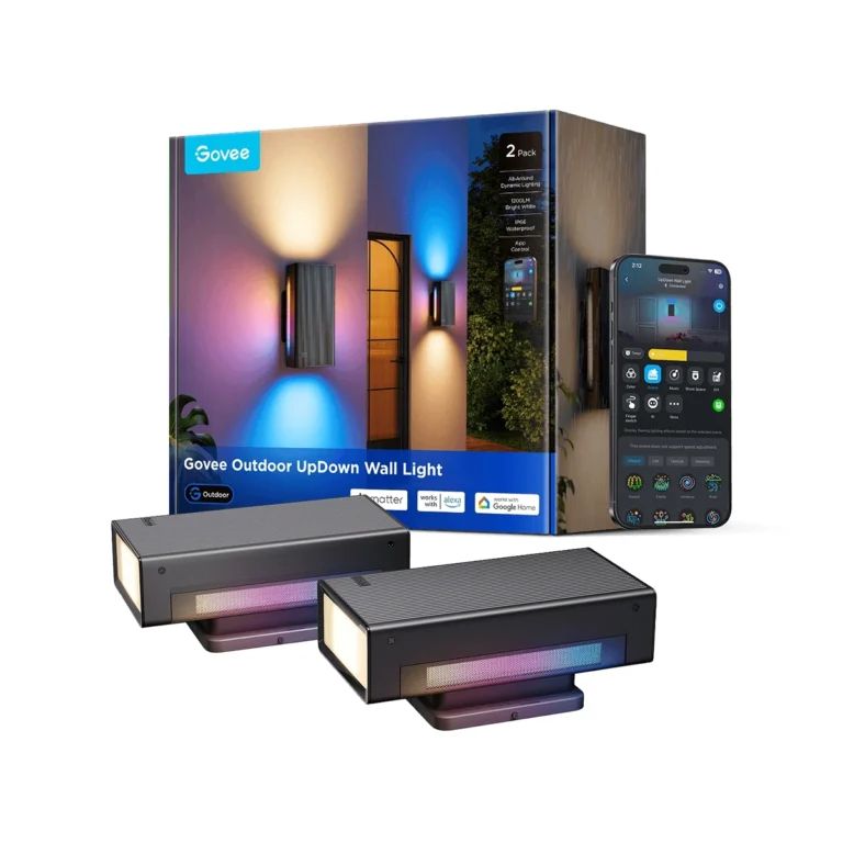 Kit de Govee Outdoor UpDown Wall Light, que incluye dos lámparas de pared, la caja del producto destacando su compatibilidad con Matter, y un smartphone con la app Govee Home para controlar los efectos de luz.