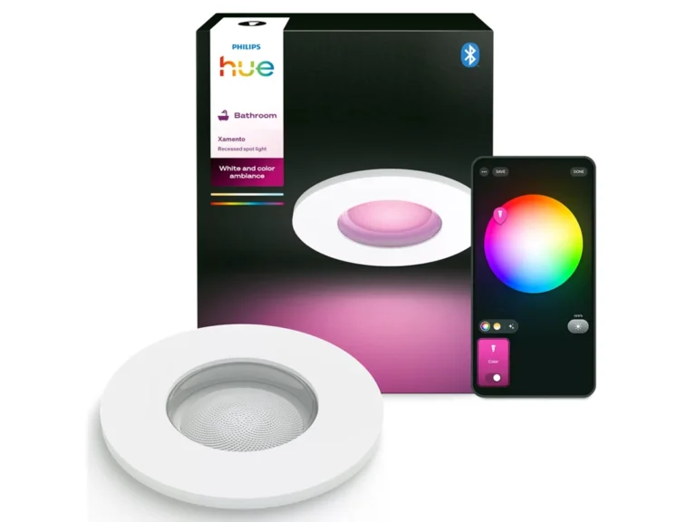 Foco empotrable Philips Hue Xamento en color blanco junto a su caja y la aplicación móvil para cambiar de color.