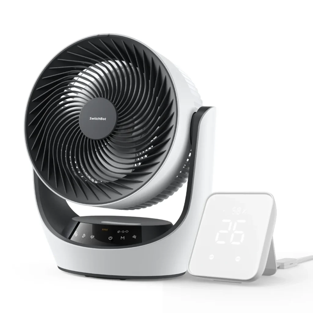 El ventilador SwitchBot Battery Circulator Fan mostrado junto al SwitchBot Hub 2, que permite las automatizaciones inteligentes basadas en la temperatura y la humedad y le da soporte Matter.