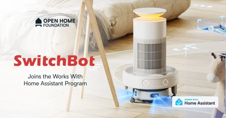 Banner oficial del anuncio de que SwitchBot se une al programa "Works with Home Assistant", mostrando uno de sus robots multifunción y los logos de la certificación.