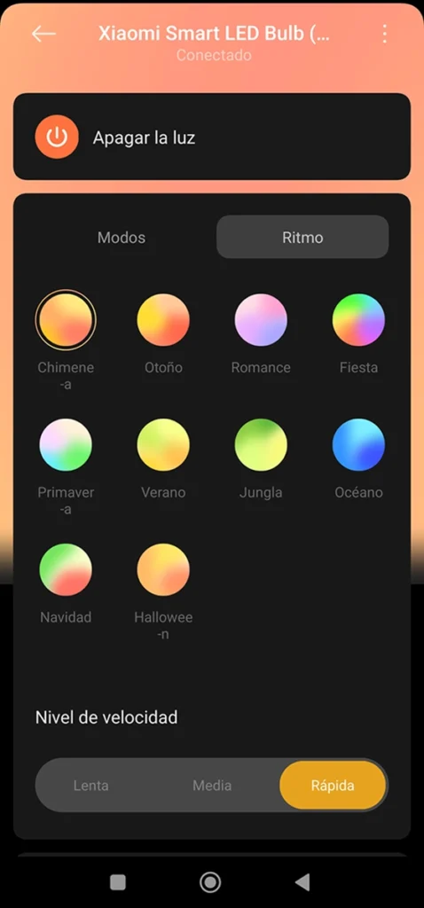 Captura de pantalla de la aplicación Xiaomi Home mostrando la sección de 'Ritmo' para la bombilla Xiaomi Smart LED Bulb. Se ven los efectos de luz dinámicos como 'Chimenea', 'Fiesta' y 'Romance', y el control para el 'Nivel de velocidad'