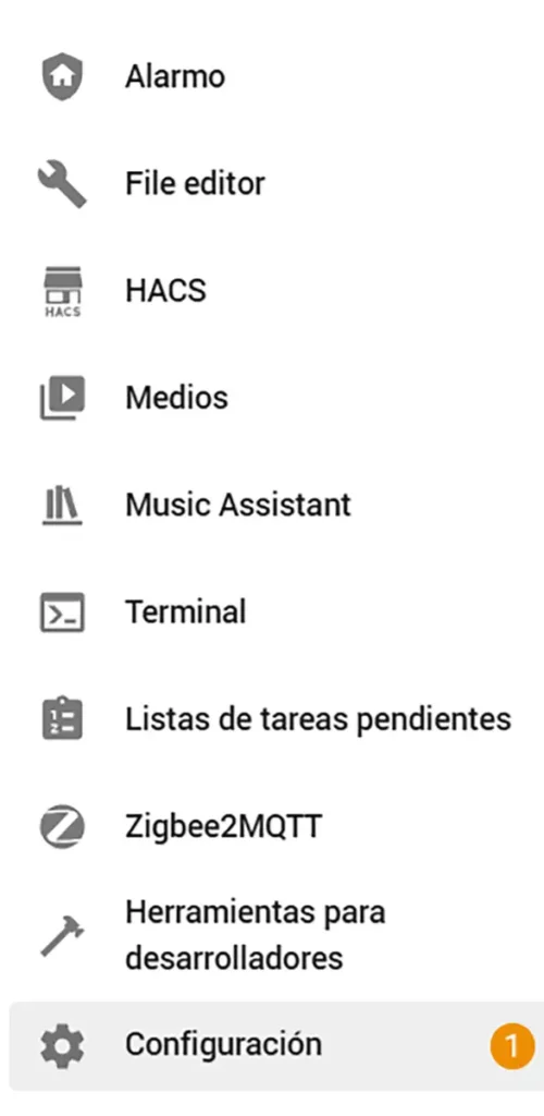 Menú lateral de Home Assistant con la opción 'Configuración' seleccionada para empezar a crear la automatización."