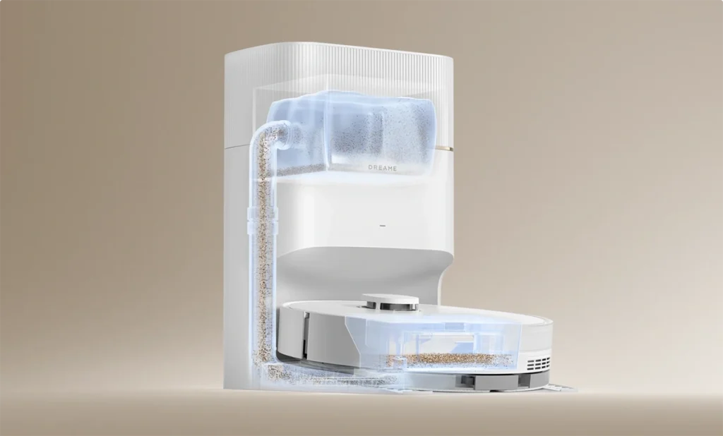 La base de autovaciado del robot aspirador Dreame D20 Pro Plus en funcionamiento, mostrando el sistema que succiona el polvo desde el robot hasta la bolsa de 5 litros de la estación para una limpieza sin intervención.