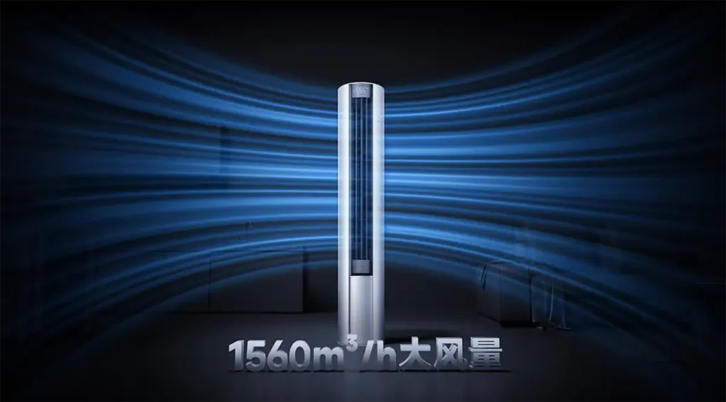 El aire acondicionado vertical Xiaomi Mijia Pro demostrando su potente caudal de aire de 1560 m³/h, representado con ráfagas de luz azul sobre un fondo oscuro.