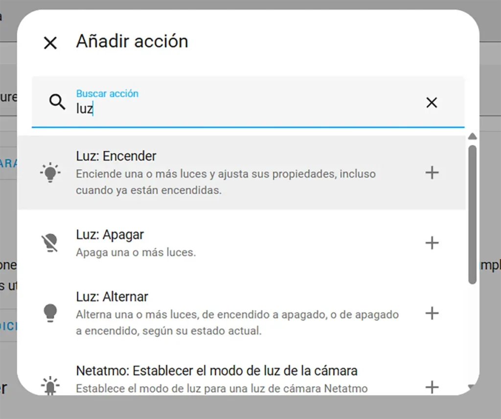 Seleccionando la entidad 'Luz habitación tuya' como objetivo antes de editar la acción en YAML para controlar la temperatura de color en Home Assistant.

