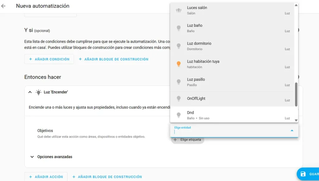 Seleccionando la entidad 'Luz habitación tuya' como objetivo antes de editar la acción en YAML para controlar la temperatura de color en Home Assistant.

