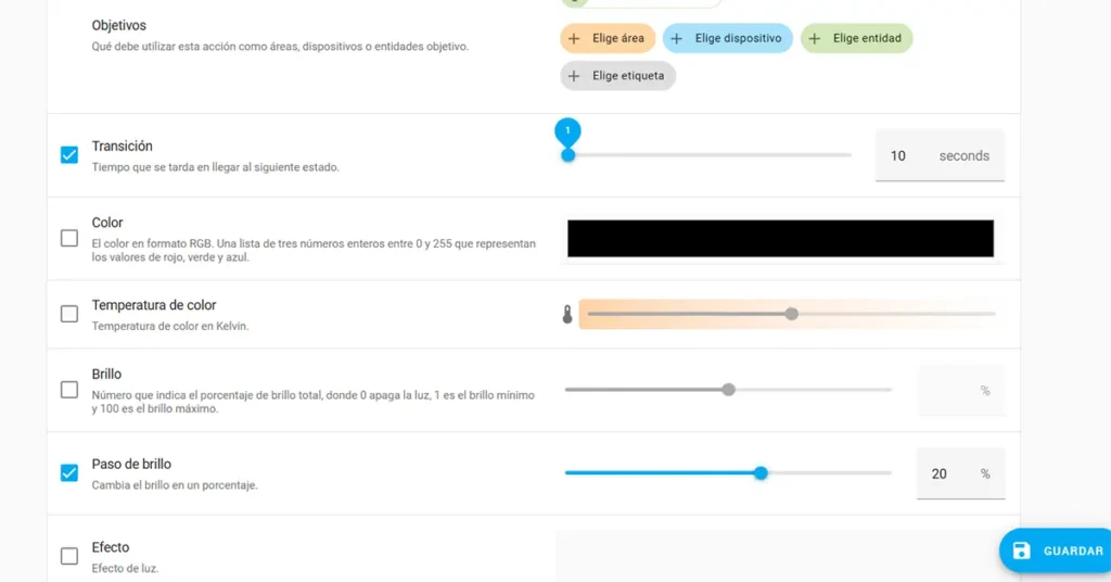 Configuración avanzada de la acción de luz en Home Assistant, marcando 'Transición' y 'Paso de brillo' y asignando un valor del 20% para controlar la intensidad de la luz con la perilla Tuya.