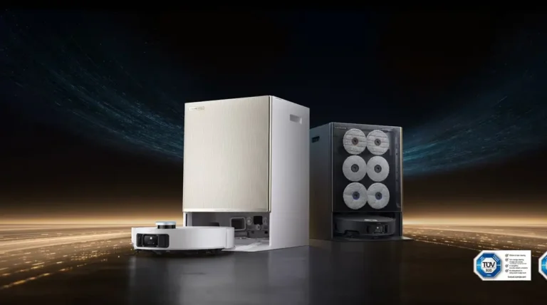 El sistema completo del robot aspirador Dreame Matrix10 Ultra, mostrando los dos acabados de diseño premium disponibles, blanco y negro. La base negra transparente revela el almacenamiento interno de las mopas del sistema Multi-Mop™, destacando su tecnología de cambio automático.