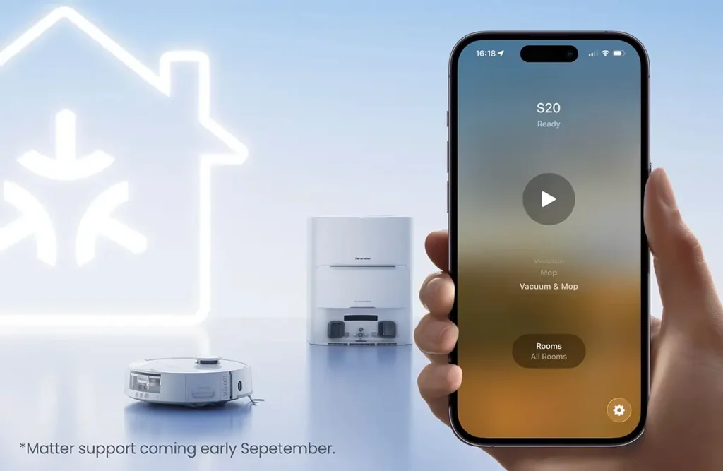 Robot aspirador SwitchBot S20 controlado desde un smartphone gracias a su compatibilidad con Matter. La imagen muestra la app de control para seleccionar habitaciones y modos de limpieza, con el robot, su estación y el logo de Matter de fondo, anunciando el soporte para principios de septiembre.