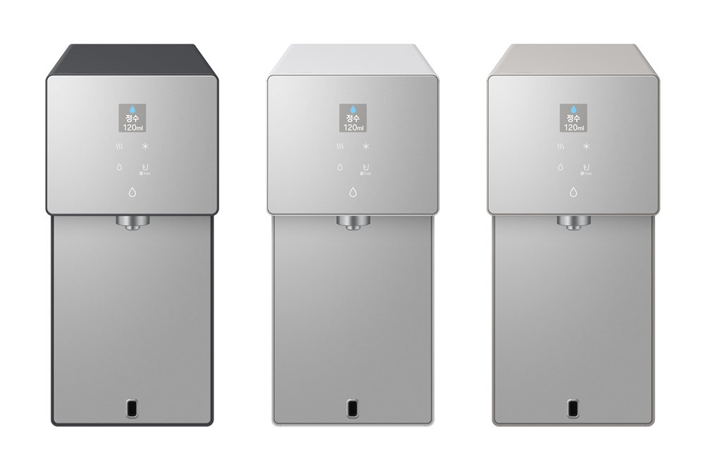 Vista frontal de los tres colores disponibles del purificador de agua Samsung Bespoke AI Water Purifier Countertop, mostrados en línea sobre un fondo blanco: Soapstone Charcoal, Satin Greige y Satin Beige.