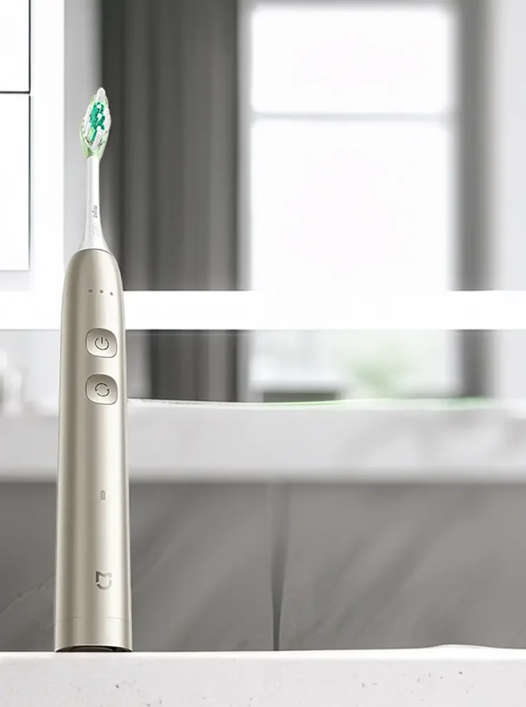 Xiaomi Mijia Multi-Directional Sweeping Electric Toothbrush Cepillo eléctrico Xiaomi Mijia dorado sobre encimera de baño, vista frontal