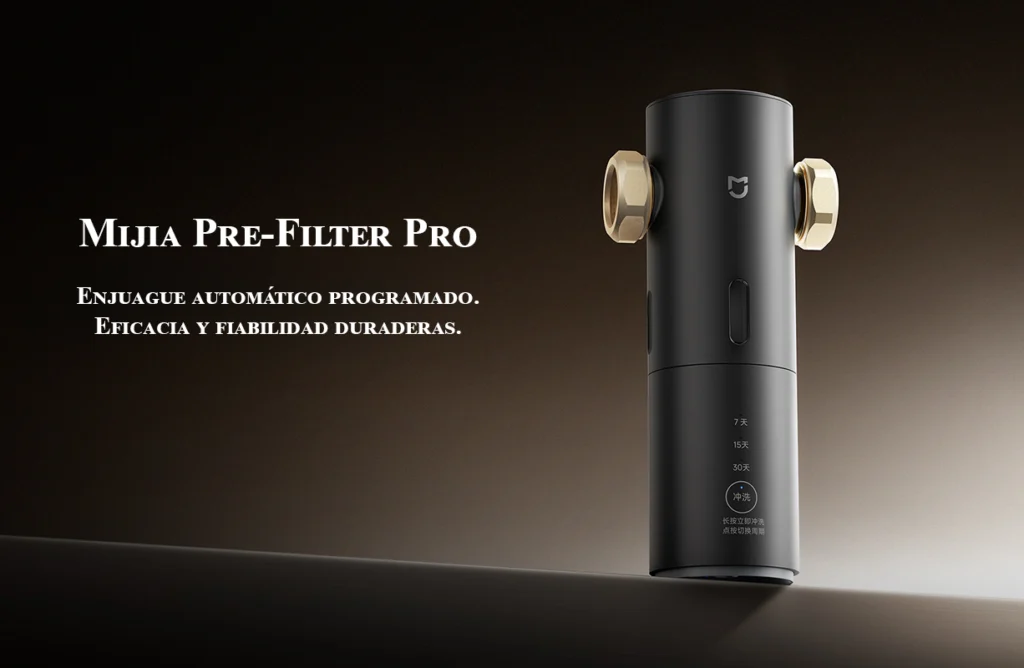 Prefiltro de agua Xiaomi Mijia Pre-Filter Pro con función de enjuague automático programado, mostrado en un banner promocional sobre un fondo oscuro.