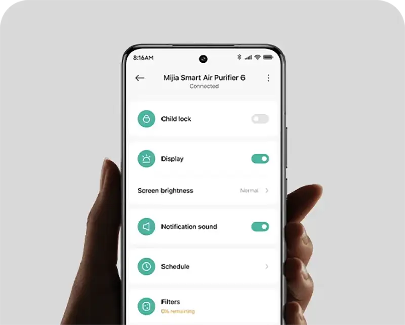 Controlando el purificador de aire Xiaomi Mijia Smart Air Purifier 6 con la aplicación Xiaomi Home. En la pantalla se ven los ajustes de bloqueo infantil, programación y estado del filtro