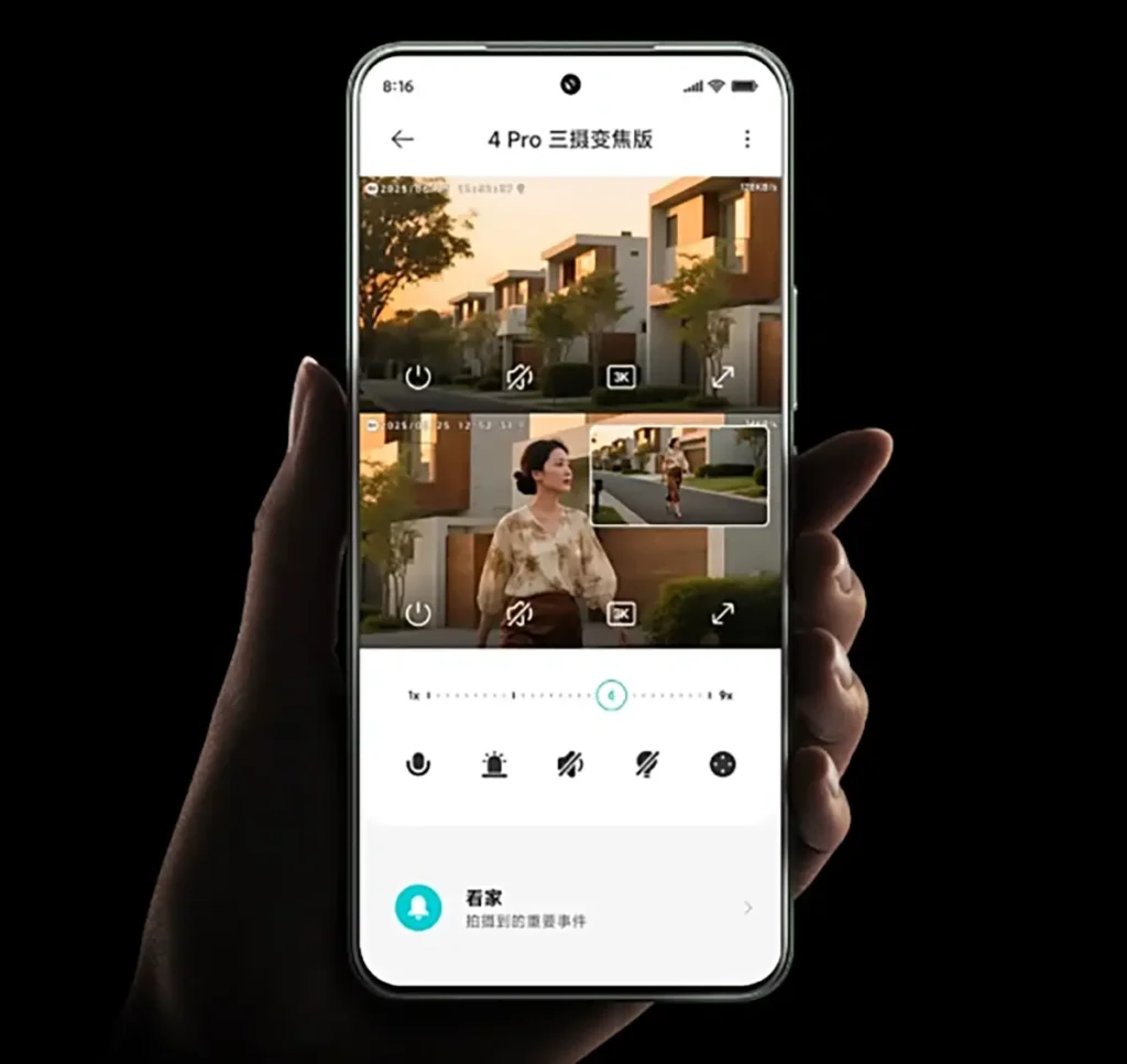 Mano sosteniendo un smartphone que muestra la interfaz de la app Mi Home para la Xiaomi Smart Outdoor Camera 4 Pro. La pantalla muestra la transmisión simultánea de las diferentes lentes, incluyendo el seguimiento de una persona y la función de zoom.