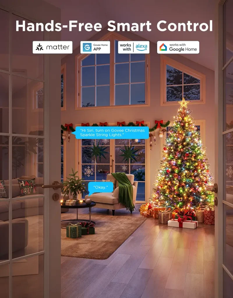 Control por voz de la guirnalda inteligente Govee Christmas Sparkle String Lights iluminando un árbol de Navidad en un salón, mostrando su compatibilidad con Matter, Siri (Apple Home), Alexa y Google Home para una gestión manos libres en el hogar inteligente.