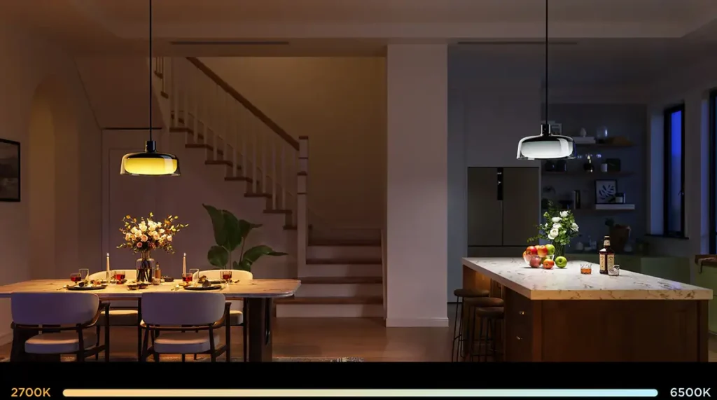 Comparativa de la lámpara colgante Govee Pendant Light mostrando su rango de temperatura de color de blanco ajustable. A la izquierda, ilumina una mesa de comedor con una luz blanca cálida de 2700K, ideal para un ambiente acogedor. A la derecha, la misma lámpara sobre una isla de cocina emite una luz blanca fría de 6500K, perfecta para tareas que requieren mayor visibilidad.