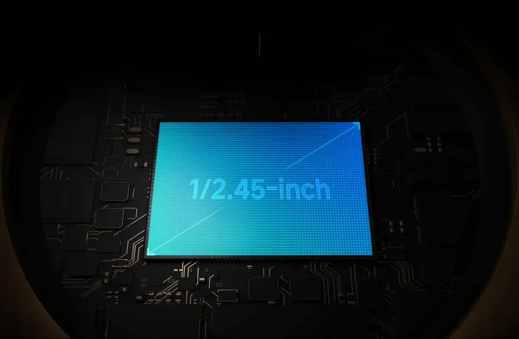 Primer plano del sensor de imagen de 1/2,45 pulgadas de la Xiaomi Smart Camera C500. Este sensor grande y ultra sensible a la luz es clave para el rendimiento superior de la cámara en condiciones de poca luz y para capturar imágenes nítidas y a color con resolución 3.5K UHD.