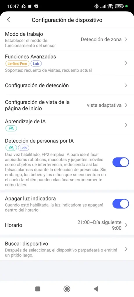 Configuración del sensor de presencia Aqara FP2 en la app Aqara Home. Se muestran los ajustes de Detección de personas por IA para ignorar mascotas, el modo de trabajo y la opción para apagar la luz indicadora