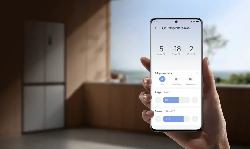 Control inteligente del frigorífico Xiaomi Mijia Refrigerator Cross Door 502L a través de la aplicación Xiaomi Home en un smartphone. La pantalla del móvil muestra el ajuste de temperatura para el frigorífico, el congelador y la zona i Fresh, además de los modos de refrigeración.