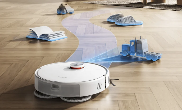 Robot aspirador Xiaomi Robot Vacuum S40 Pro en un suelo de madera, demostrando su sistema de evitación de obstáculos con luz estructurada. El robot navega con precisión, escaneando y creando un mapa digital de objetos como juguetes y zapatillas para planificar una ruta de limpieza inteligente sin colisiones.