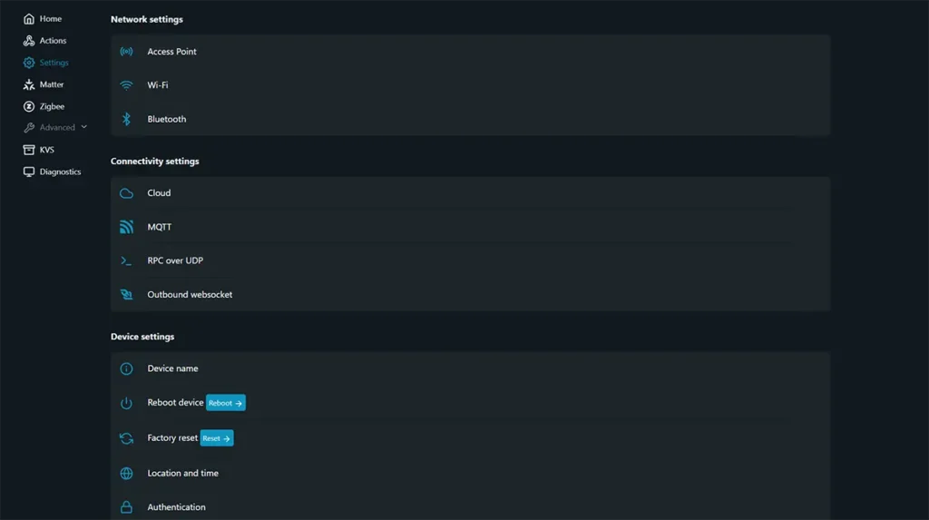 Interfaz web de configuración del Shelly Flood Gen4, mostrando los ajustes avanzados de red (Wi-Fi, Zigbee, Matter) y conectividad (Cloud, MQTT) que permiten un control local sin la app.