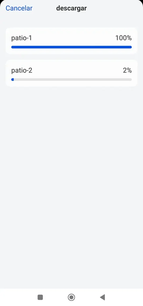 Pantalla de la app Reolink descargando grabaciones de la cámara TrackMix PoE desde la tarjeta microSD, con los canales patio-1 y patio-2.