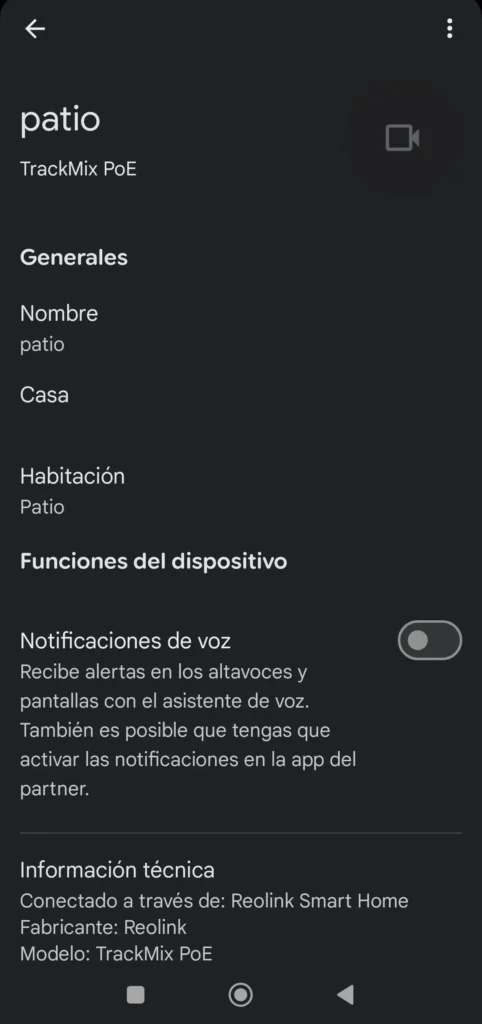 Detalle de la integración de la cámara Reolink TrackMix PoE en la app Google Home con nombre de dispositivo patio y ajustes de notificaciones
