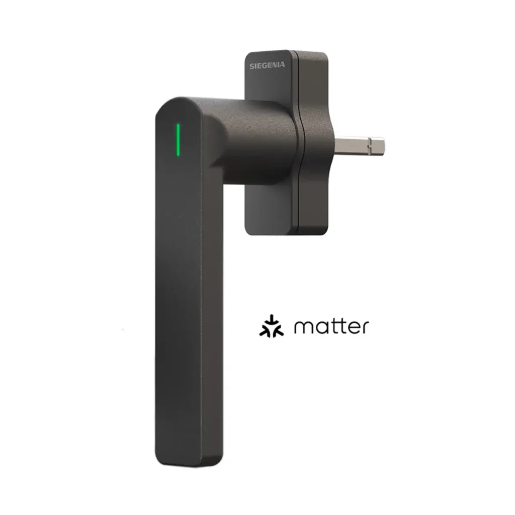 Manilla de ventana inteligente SIEGENIA Smart Window Handle Gen. 2 en color antracita sobre fondo blanco, mostrando el cuadradillo de instalación, el LED de estado verde y el logo oficial de Matter.