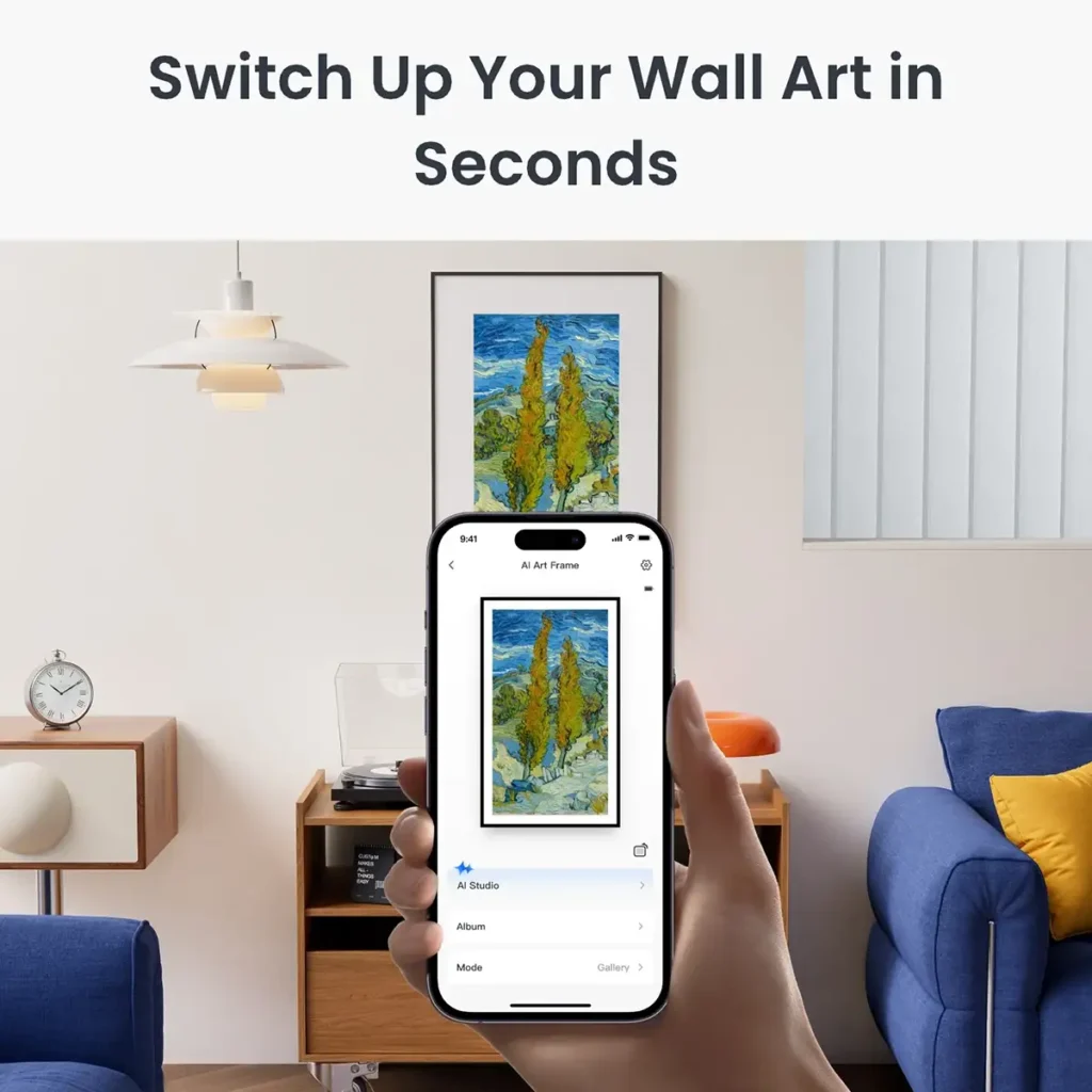 Cambiando la obra de arte del SwitchBot AI Art Frame en segundos usando la aplicación SwitchBot en un smartphone. La pantalla del móvil y la del marco digital E Ink a color en la pared muestran la misma pintura de Van Gogh, demostrando el control instantáneo.