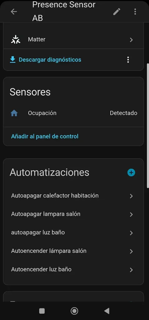 Pantalla de configuración del SwitchBot Presence Sensor integrado por Matter en Home Assistant, mostrando el sensor de ocupación detectado y varias automatizaciones creadas para luces y calefactor