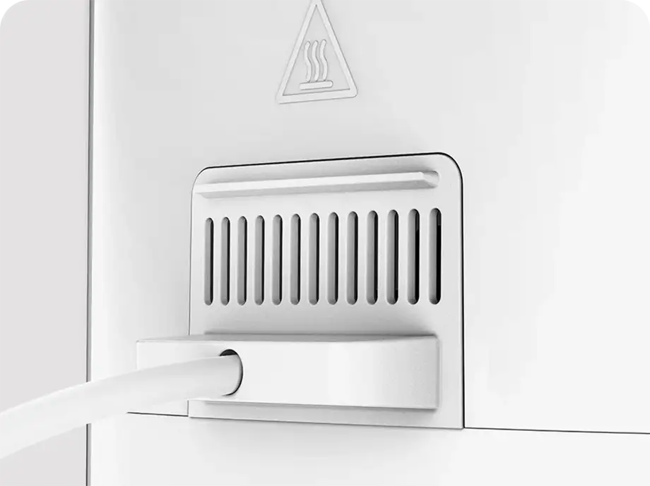 Detalle de salida de aire y disipación de calor en la freidora de aire Xiaomi Air Fryer 6.5L, sistema de ventilación trasera para mayor seguridad