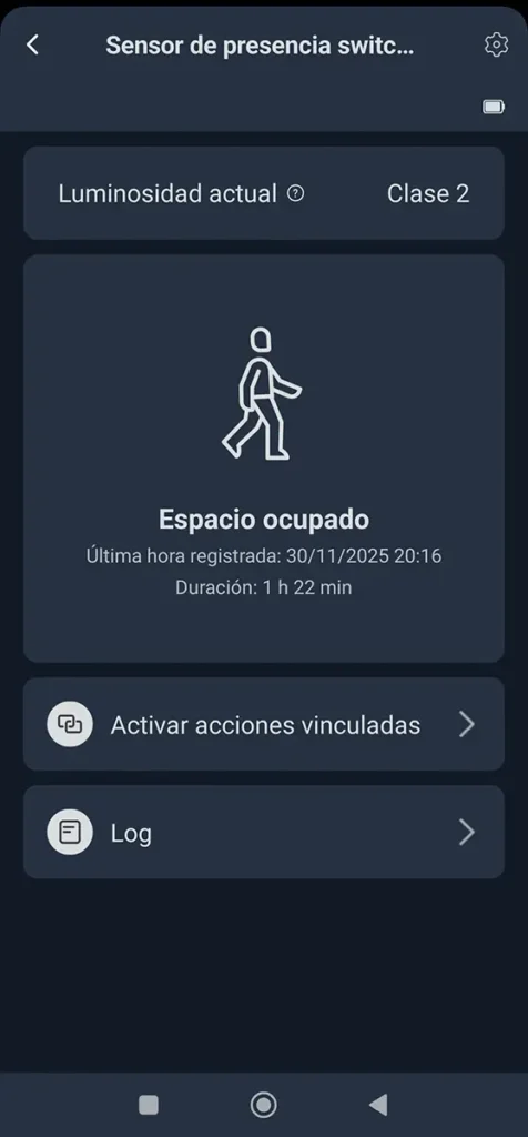 Pantalla principal del SwitchBot Presence Sensor en la app, mostrando la luminosidad actual, el estado Espacio ocupado con duración registrada y accesos a acciones vinculadas y al registro de eventos