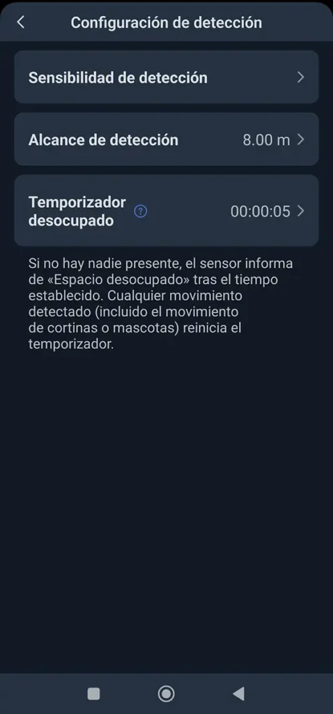 Pantalla de configuración de detección del SwitchBot Presence Sensor en la app, con opciones de sensibilidad, alcance ajustado a 8 metros y temporizador de espacio desocupado configurado en 5 segundos