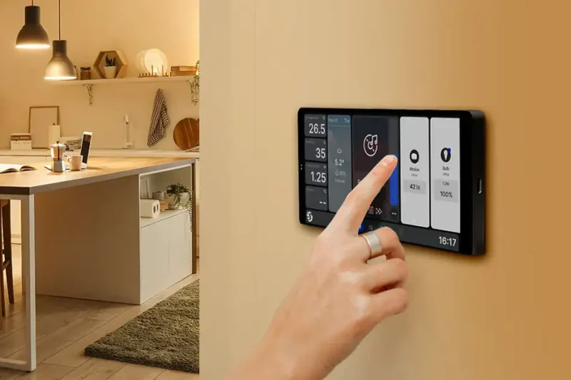 Shelly Wall Display X2i: un panel táctil de pared con Wi-Fi 6 y base intercambiable