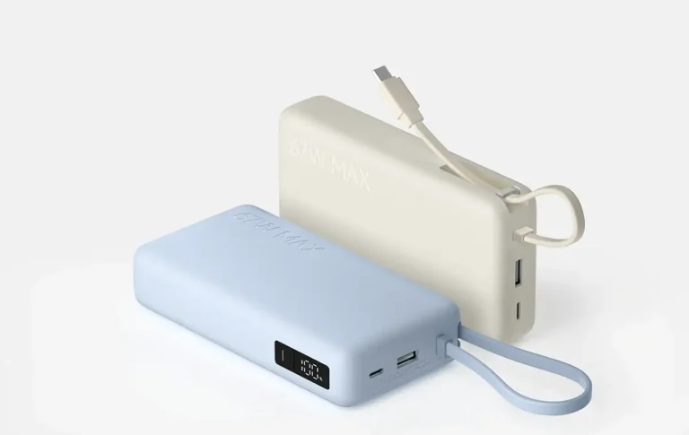 Baterías externas Xiaomi 67W Power Bank con cable USB-C integrado, en azul y beige, con pantalla digital y puertos USB-C/USB-A sobre fondo blanco