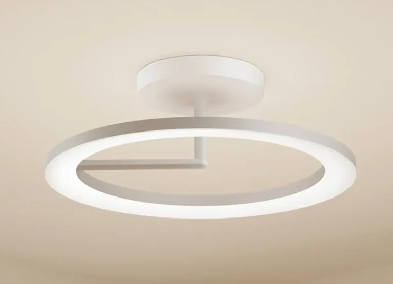 Lámpara de techo Xiaomi Mijia de luz difusa con diseño circular en forma de aro iluminado, instalada en un techo de color claro.