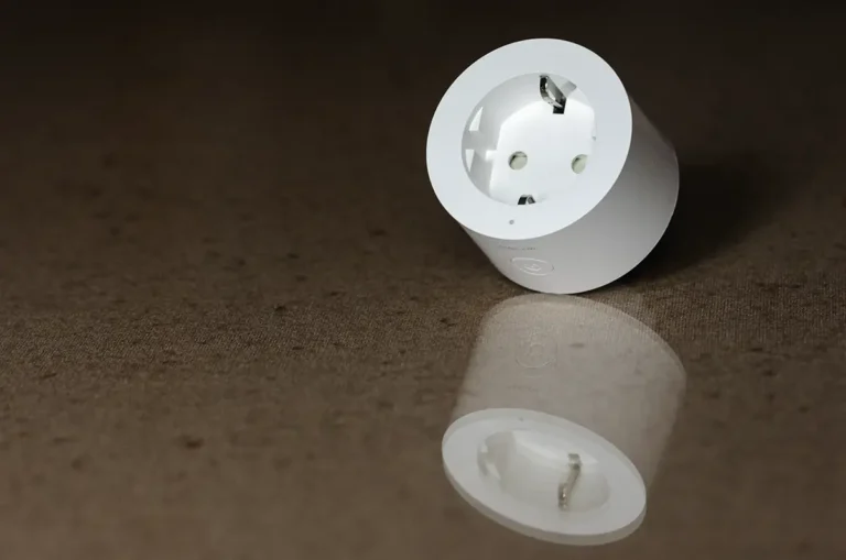 Aqara Smart Plug EU (SP-EUC01): enchufe inteligente Zigbee 3.0 con medición de consumo, foto de portada para análisis con Home Assistant y Zigbee2MQTT