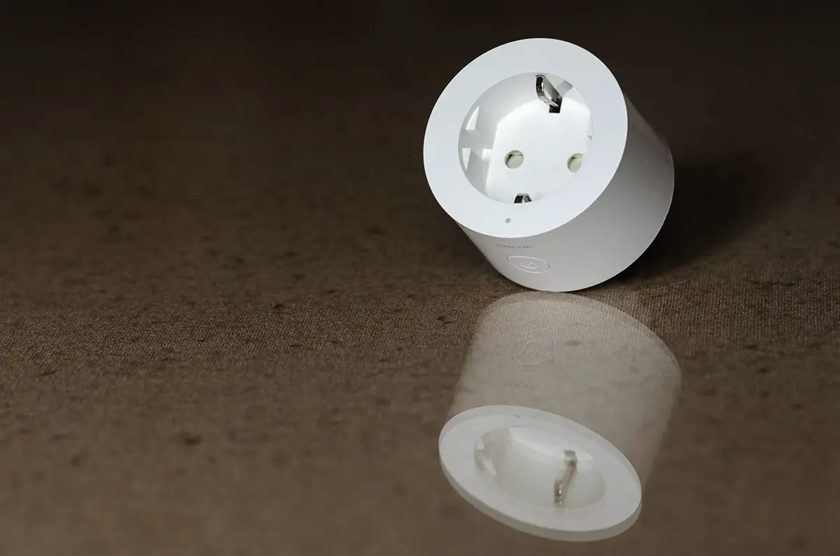 Aqara Smart Plug EU (SP-EUC01): enchufe inteligente Zigbee 3.0 con medición de consumo, foto de portada para análisis con Home Assistant y Zigbee2MQTT