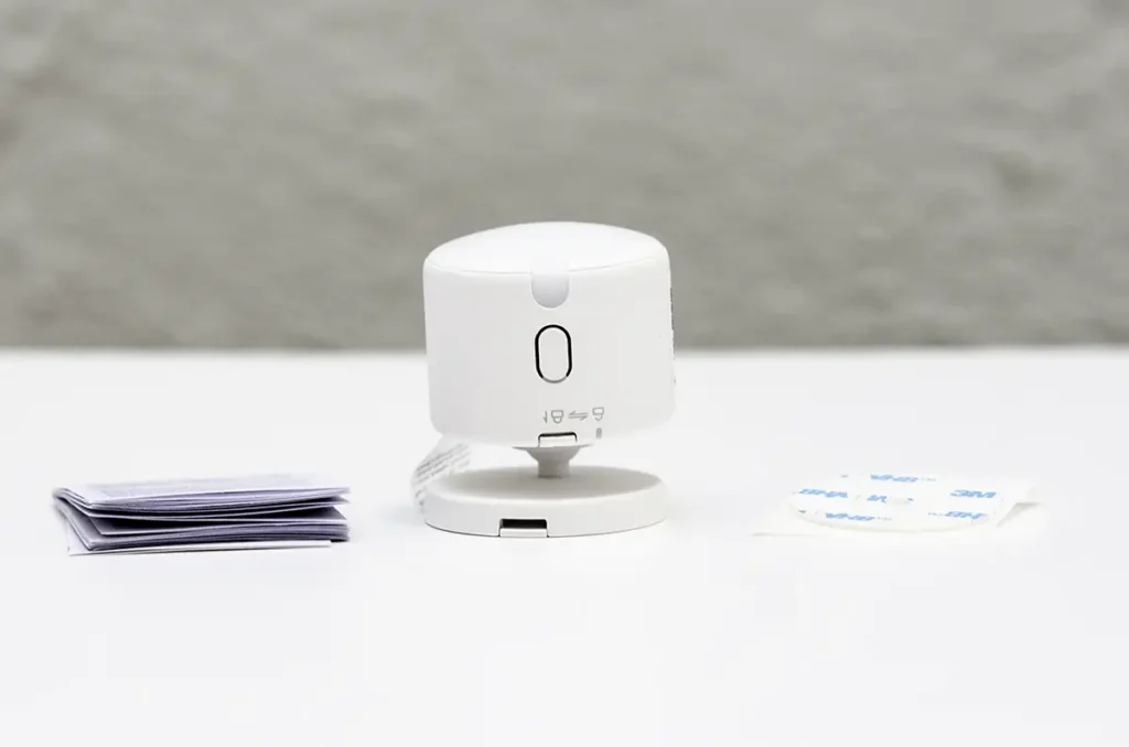 Aqara FP300: sensor de presencia con soporte y accesorios incluidos (manual y adhesivo)