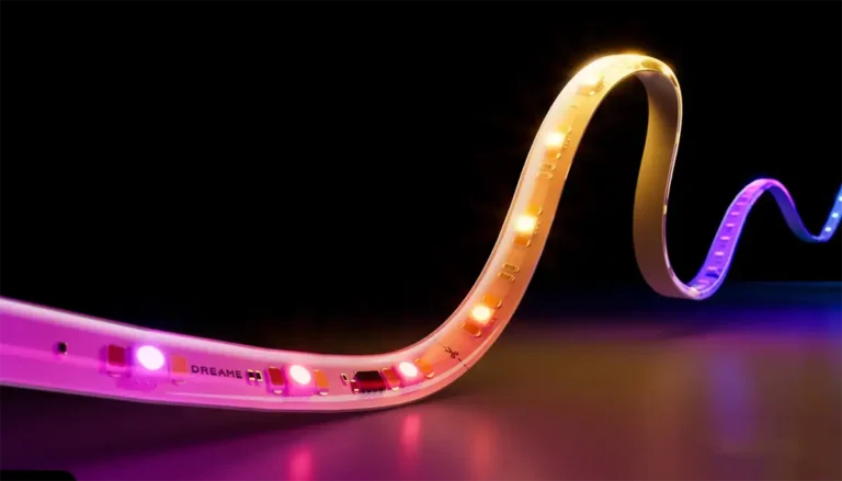Tira de luces Dreame P11 con iluminación multicolor sobre fondo oscuro
