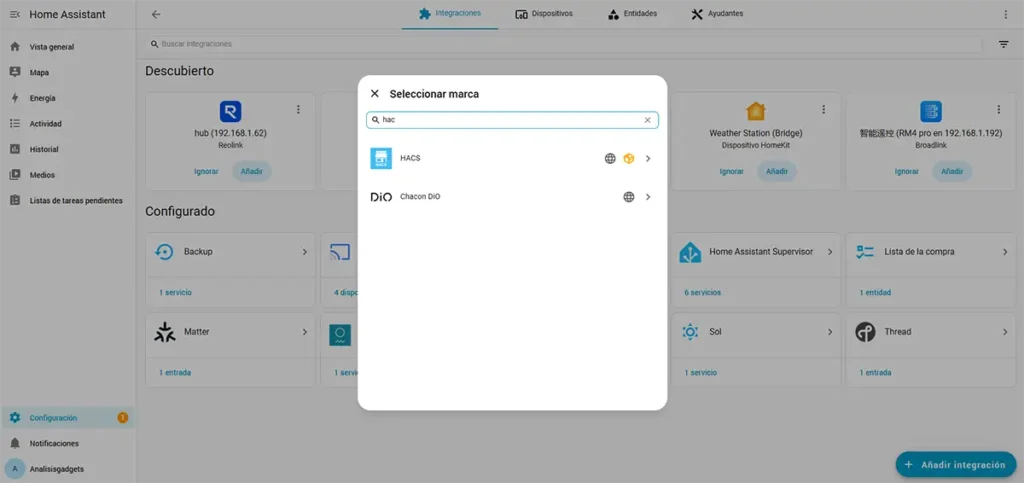 Pantalla de integraciones de Home Assistant buscando HACS para añadirlo después de reiniciar el sistema.