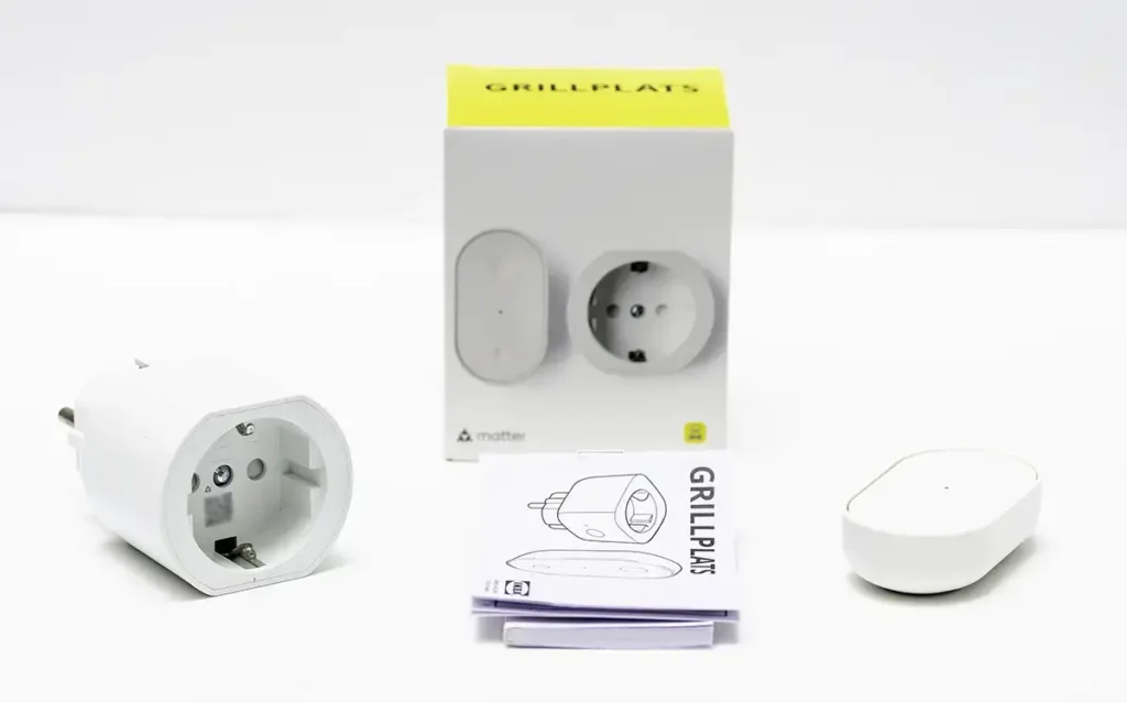 Unboxing del IKEA GRILLPLATS con mando BILRESA, enchufe Matter over Thread y manuales incluidos