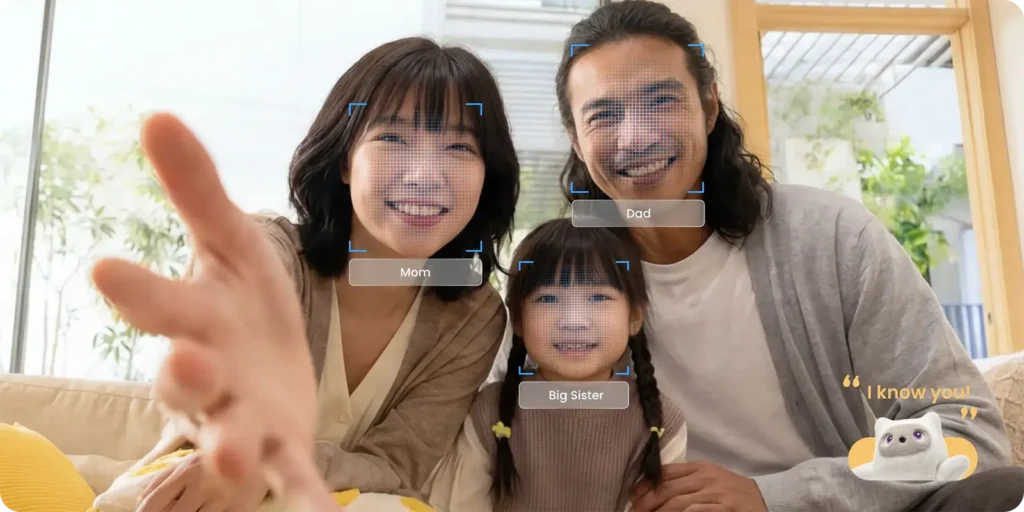 SwitchBot KATA Friends reconociendo caras familiares mediante su sistema de reconocimiento facial