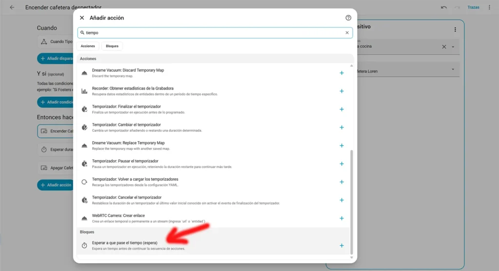 Pantalla de Home Assistant mostrando la acción “Esperar a que pase el tiempo” para apagar la cafetera después de unos minutos.