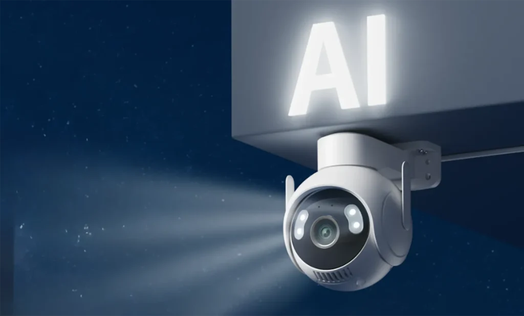 Cámara SwitchBot Outdoor Pan/Tilt Cam 3K instalada en exterior con iluminación nocturna e inteligencia artificial
