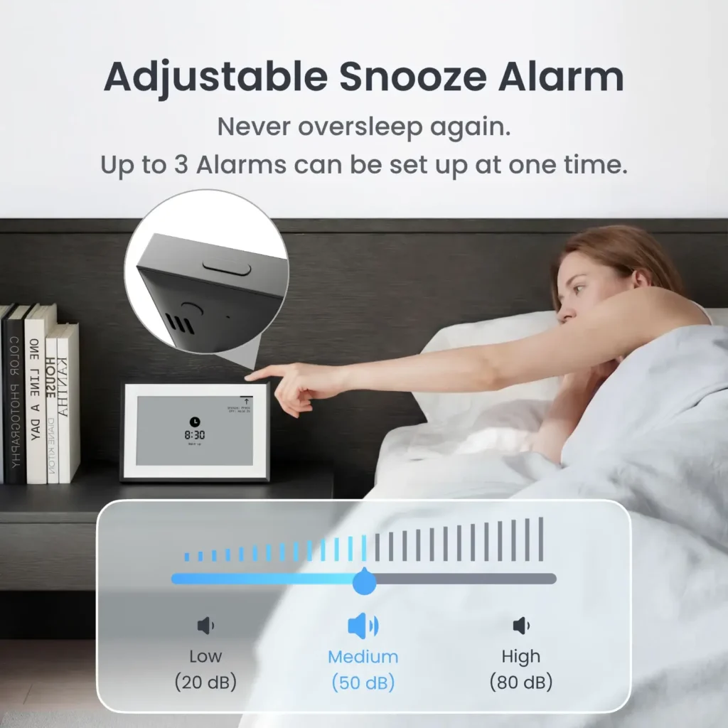 SwitchBot Weather Station en una mesita de noche mostrando la función de alarma con repetición y niveles de volumen de 20, 50 y 80 dB
