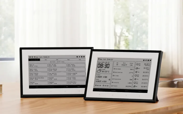 SwitchBot Weather Station con pantalla E-Ink mostrando calendario, previsión del tiempo y datos de temperatura y humedad