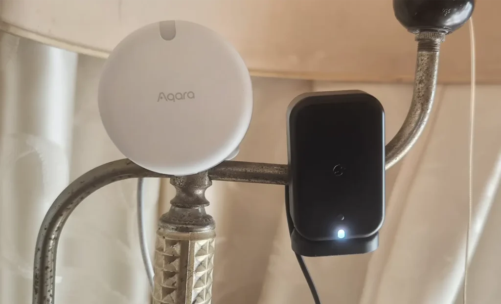 Shelly Presence Gen4 junto al Aqara FP2 durante una prueba comparativa real