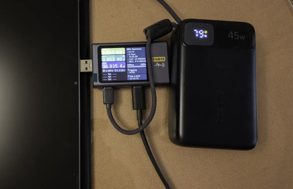 Analizador FNB58 midiendo la potencia de carga del Baseus EnerFill FC11 conectado a la Xiaomi Pad 7, marcando 36,8W